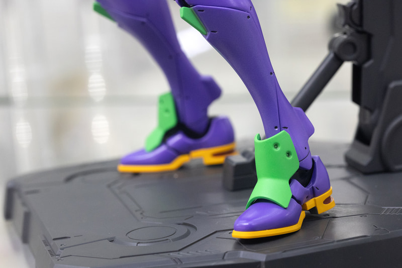 足もいくつかのパーツに分かれており、可動しやすそうだ