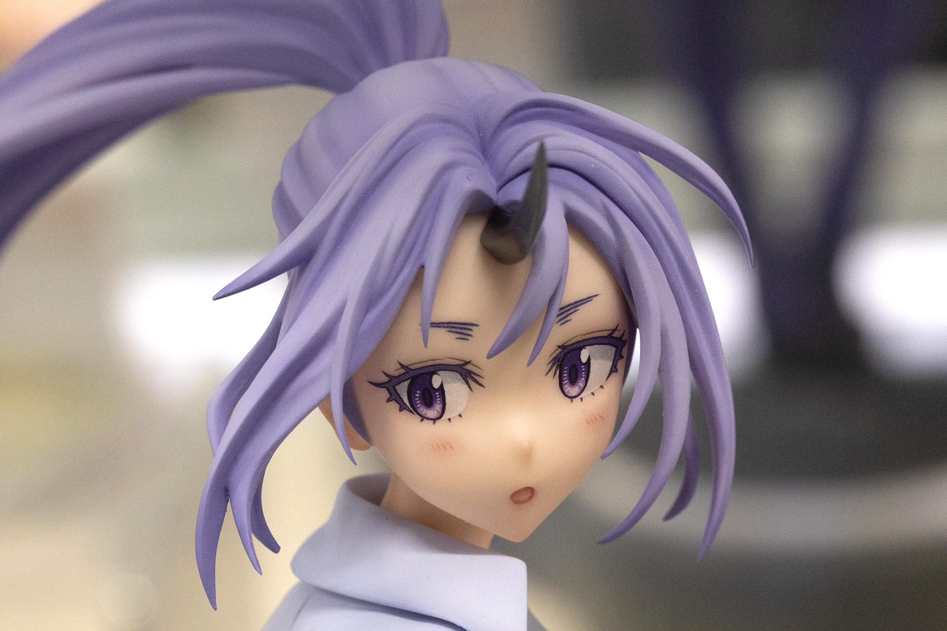 大きな瞳は複雑に塗り分けられている。額から伸びるツノや、紙の形状なども完璧だ