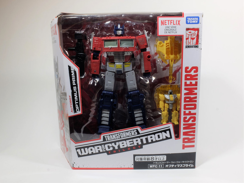 「WFC-11 オプティマスプライム」パッケージ。中央の透明プラスチック部から中身が全て見える