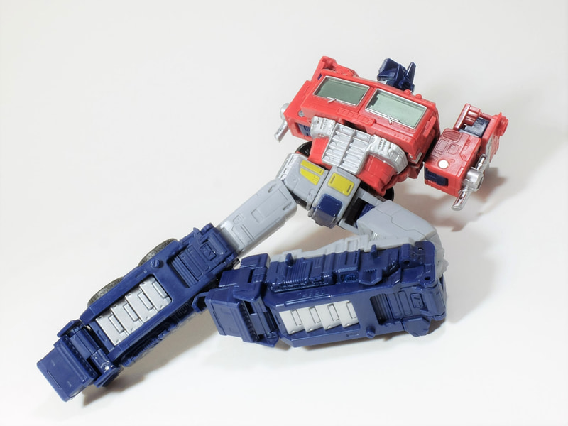 ライダーキックのポーズもお手の物だ