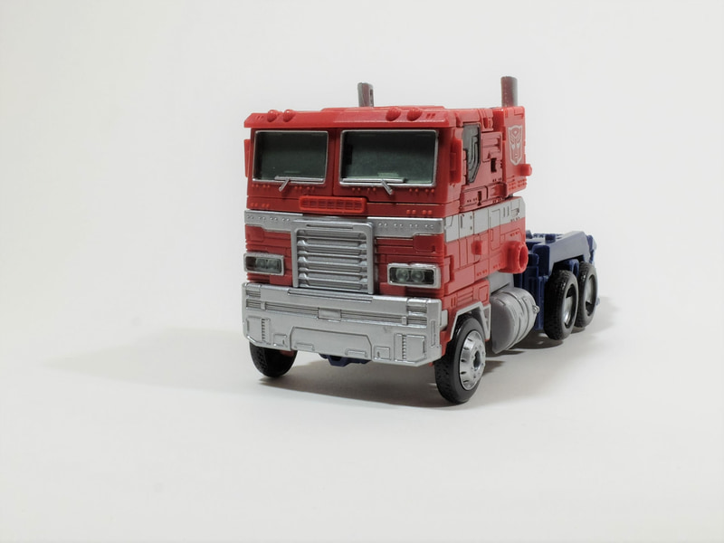 「トランスフォーム! 」と声をかけてから素早く自分で変形する楽しみ