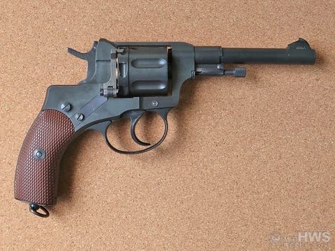 ソ連兵装備としても注目！ モデルガン「ナガンM1895リボルバー