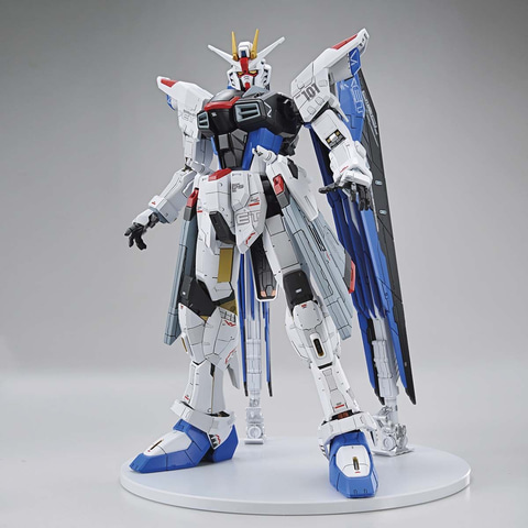 上海の実物大フリーダムガンダム立像がプラモデル化