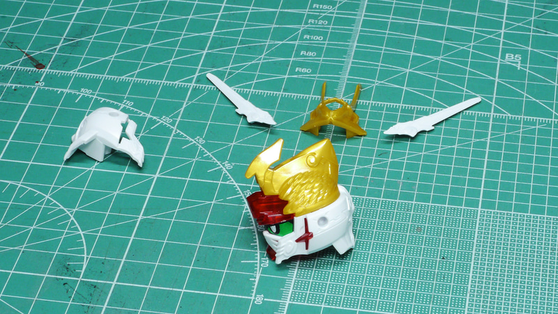 シールはいったん指に貼り付けて粘着力を落とせば貼り直しがやりやすくなります。難しければお父さんに頼んでみよう！