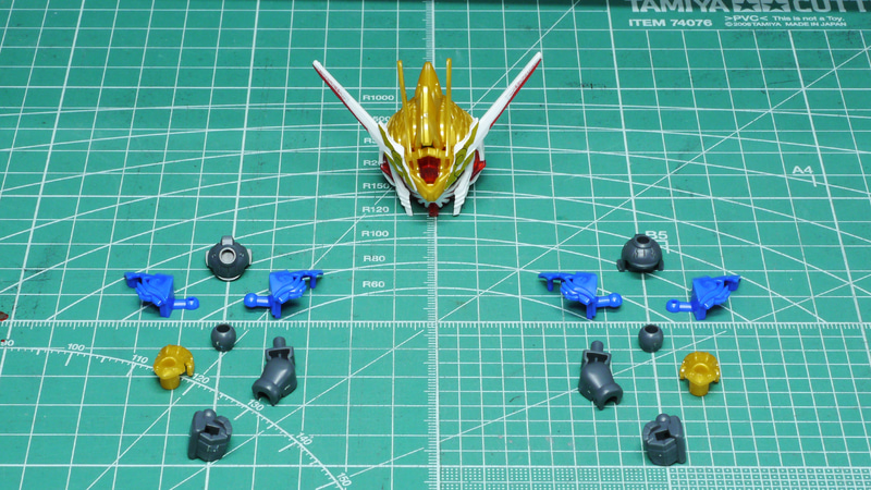 各部接続部はボールジョイント構造でいろんな方向への可動がしやすいです。動かしてみると二の腕が抜けやすいでしょうか