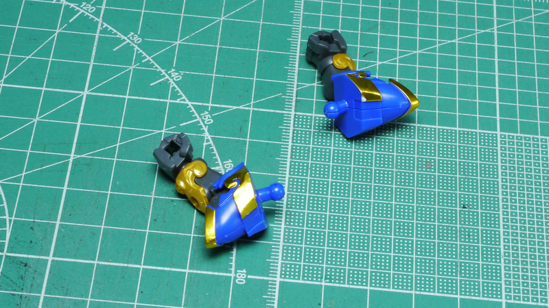 各部接続部はボールジョイント構造でいろんな方向への可動がしやすいです。動かしてみると二の腕が抜けやすいでしょうか