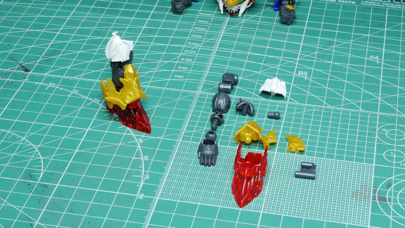 膝のジョイントはそれほど深くなく左右へのスイングで取れちゃうことがありますが、それを除けばすごい表現力を発揮します