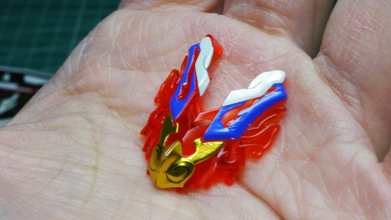 このキットのシリーズにおいてシール貼り付けはちょっと大変な印象です。キットの設計はタッチゲートでざっと作ろう！なのにシールでストレスを感じるのは今後の改良ポイントですね