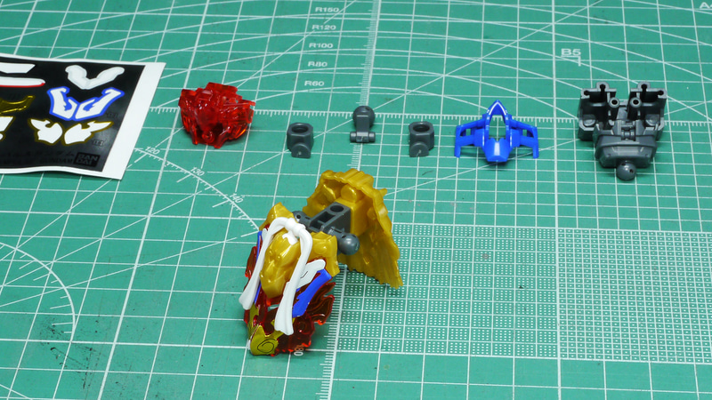 このキットのシリーズにおいてシール貼り付けはちょっと大変な印象です。キットの設計はタッチゲートでざっと作ろう！なのにシールでストレスを感じるのは今後の改良ポイントですね