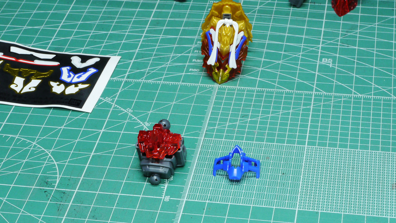 このキットのシリーズにおいてシール貼り付けはちょっと大変な印象です。キットの設計はタッチゲートでざっと作ろう！なのにシールでストレスを感じるのは今後の改良ポイントですね