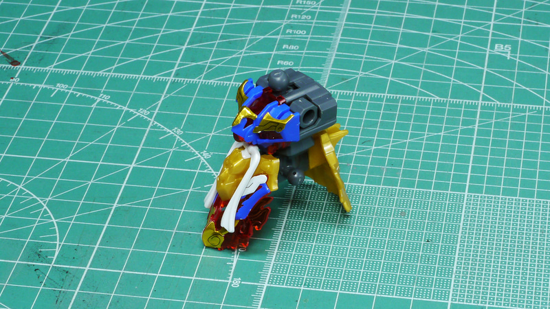 このキットのシリーズにおいてシール貼り付けはちょっと大変な印象です。キットの設計はタッチゲートでざっと作ろう！なのにシールでストレスを感じるのは今後の改良ポイントですね