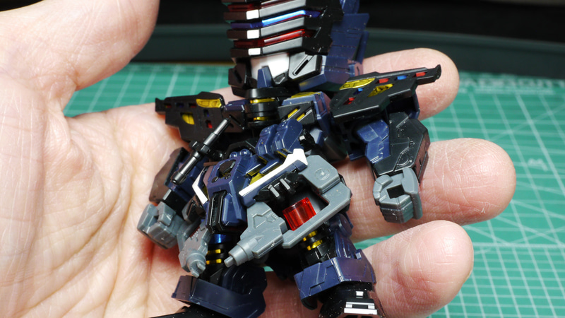 シンプルなガンダムらしいメカメカな面構成とシルエットになります