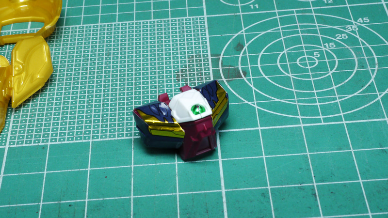 多層構造による甲冑の表現が素晴らしいです