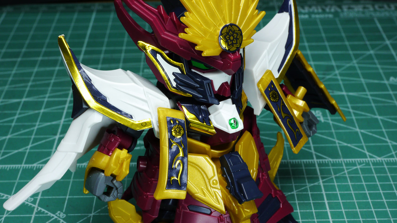 多層構造による甲冑の表現が素晴らしいです