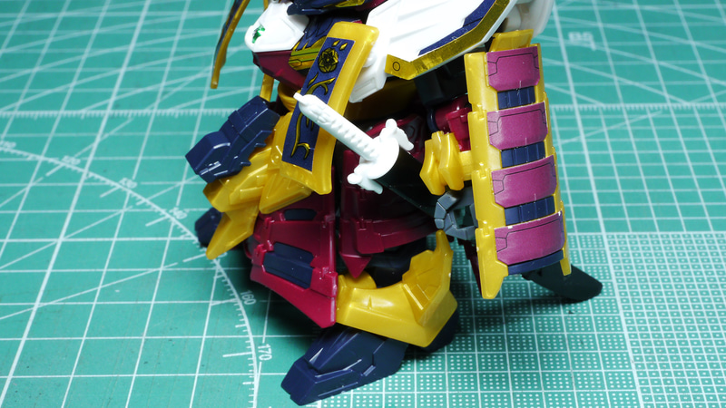 手に取った時のカタマリ感がすばらしく、立たせておくだけでも存在感たっぷりです