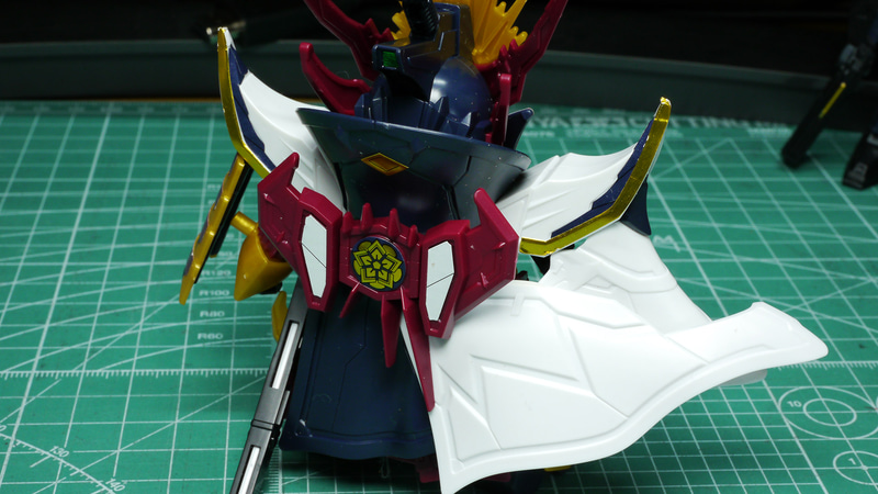 手に取った時のカタマリ感がすばらしく、立たせておくだけでも存在感たっぷりです