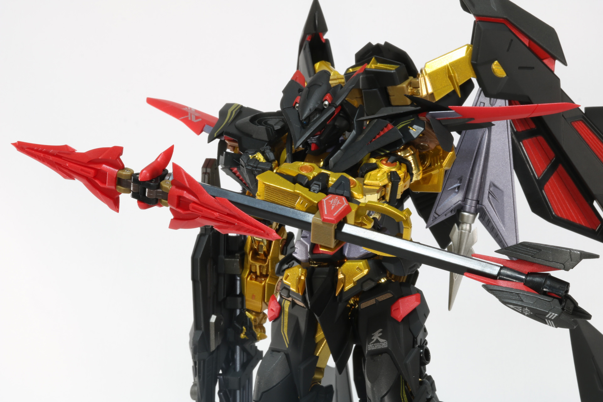 「オキツノカガミ天」は腕部の接続口に装着してマウントすることができる