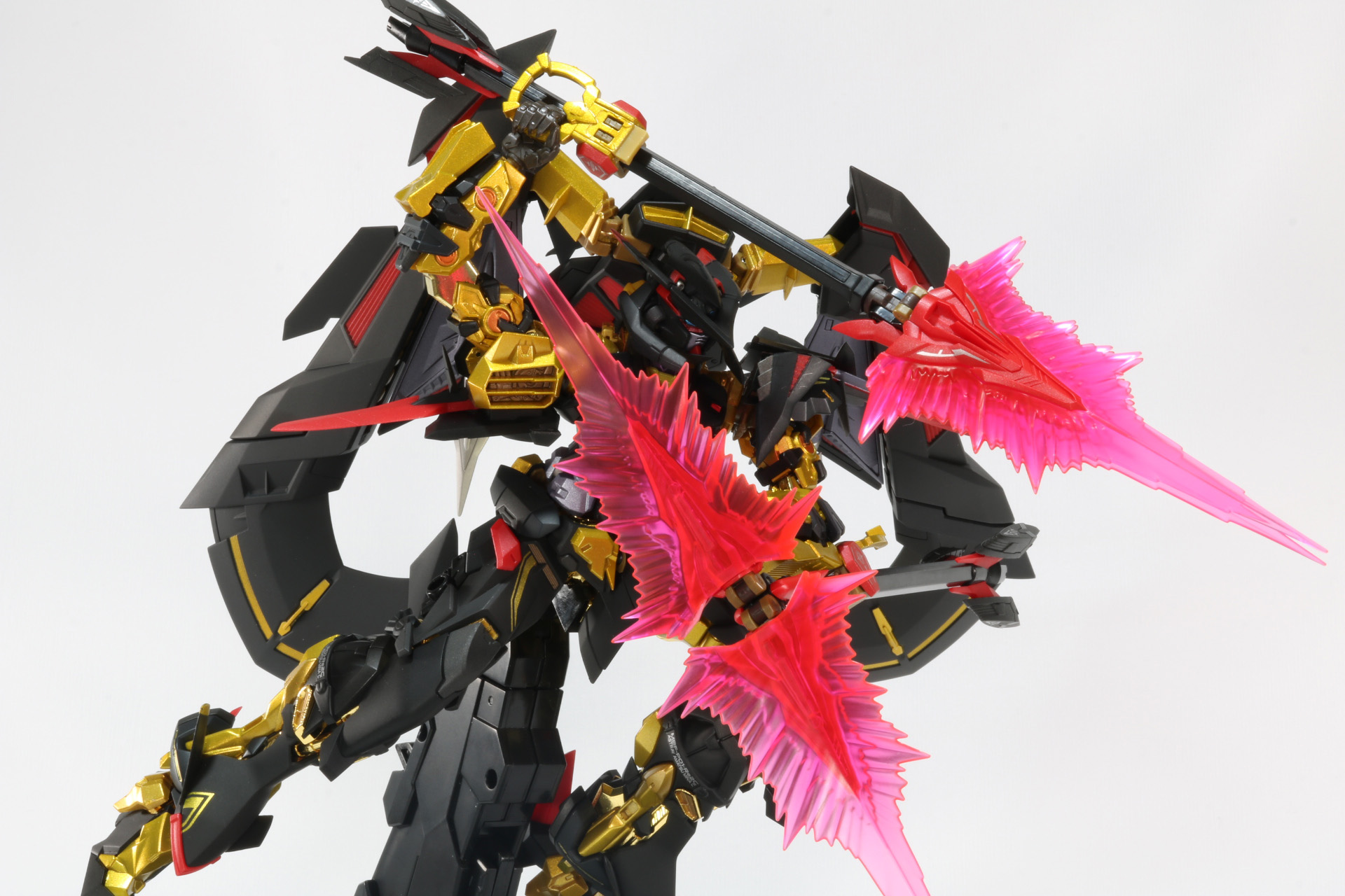 2本持ちもでき、ランスモード、シールドモードの2形態も再現できる