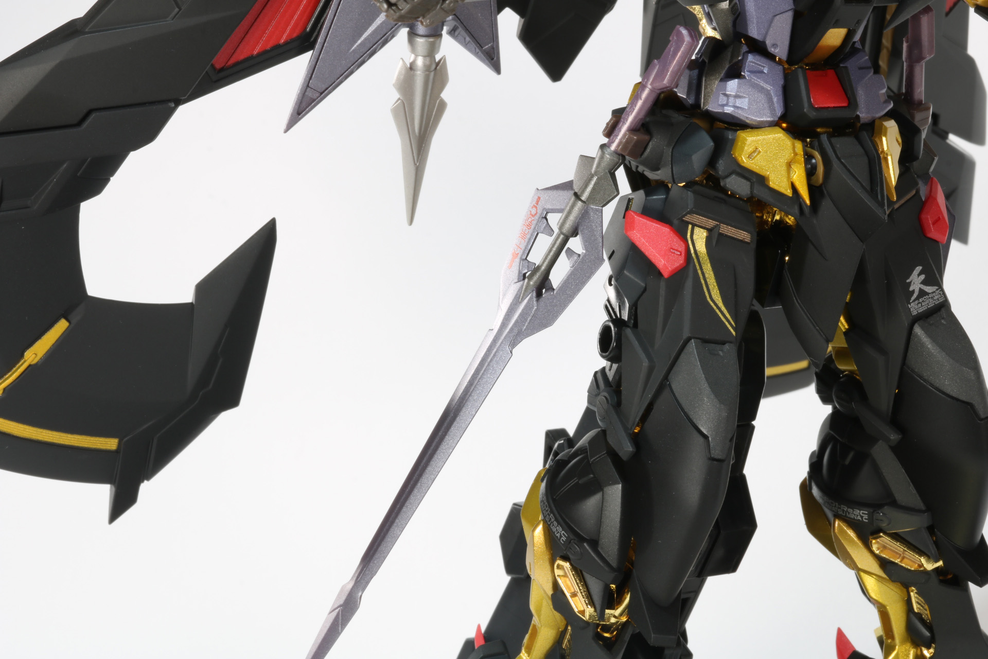 サイドアーマーにトツカノツルギをマウントする