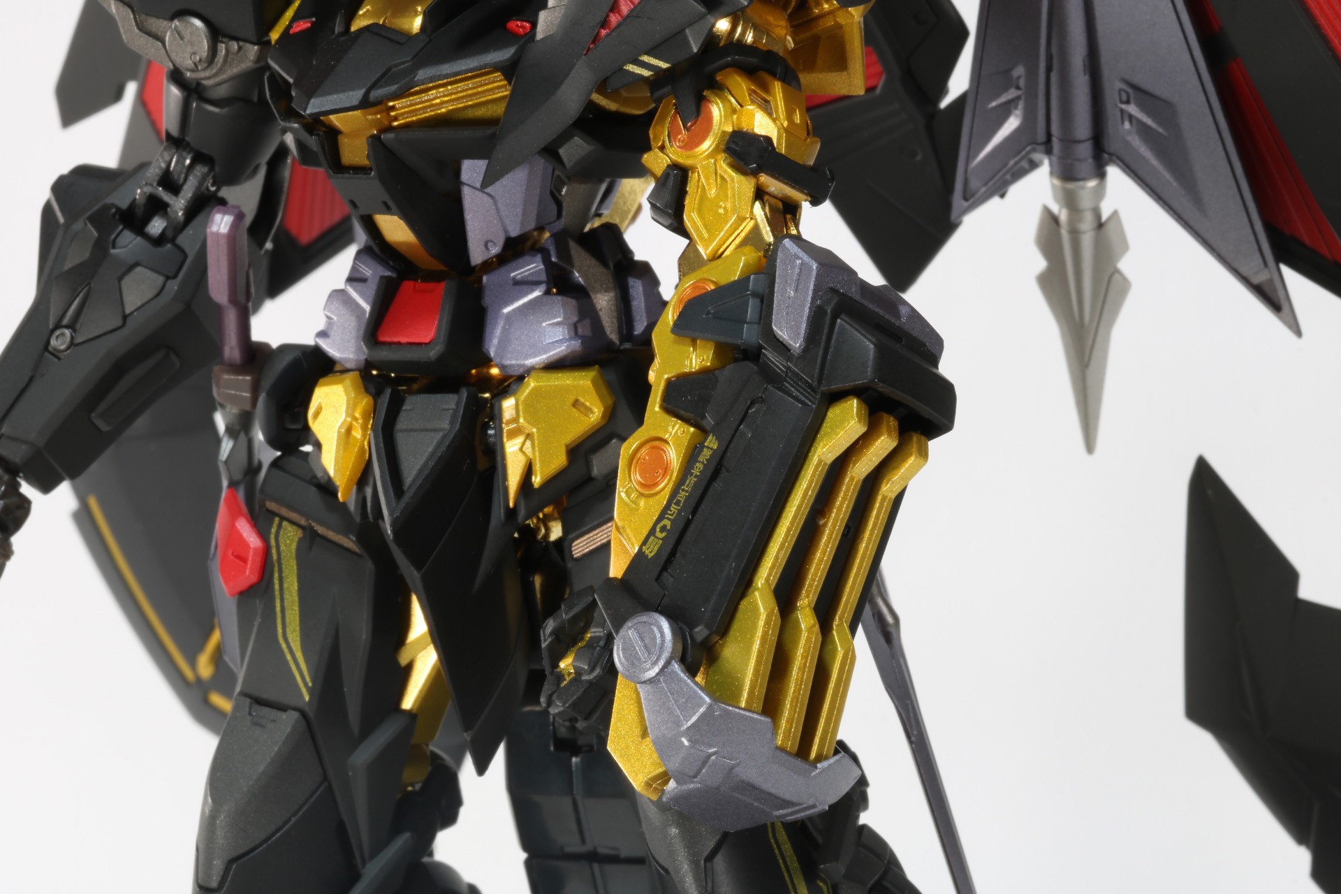 左腕に「ツムハノタチ」を装着