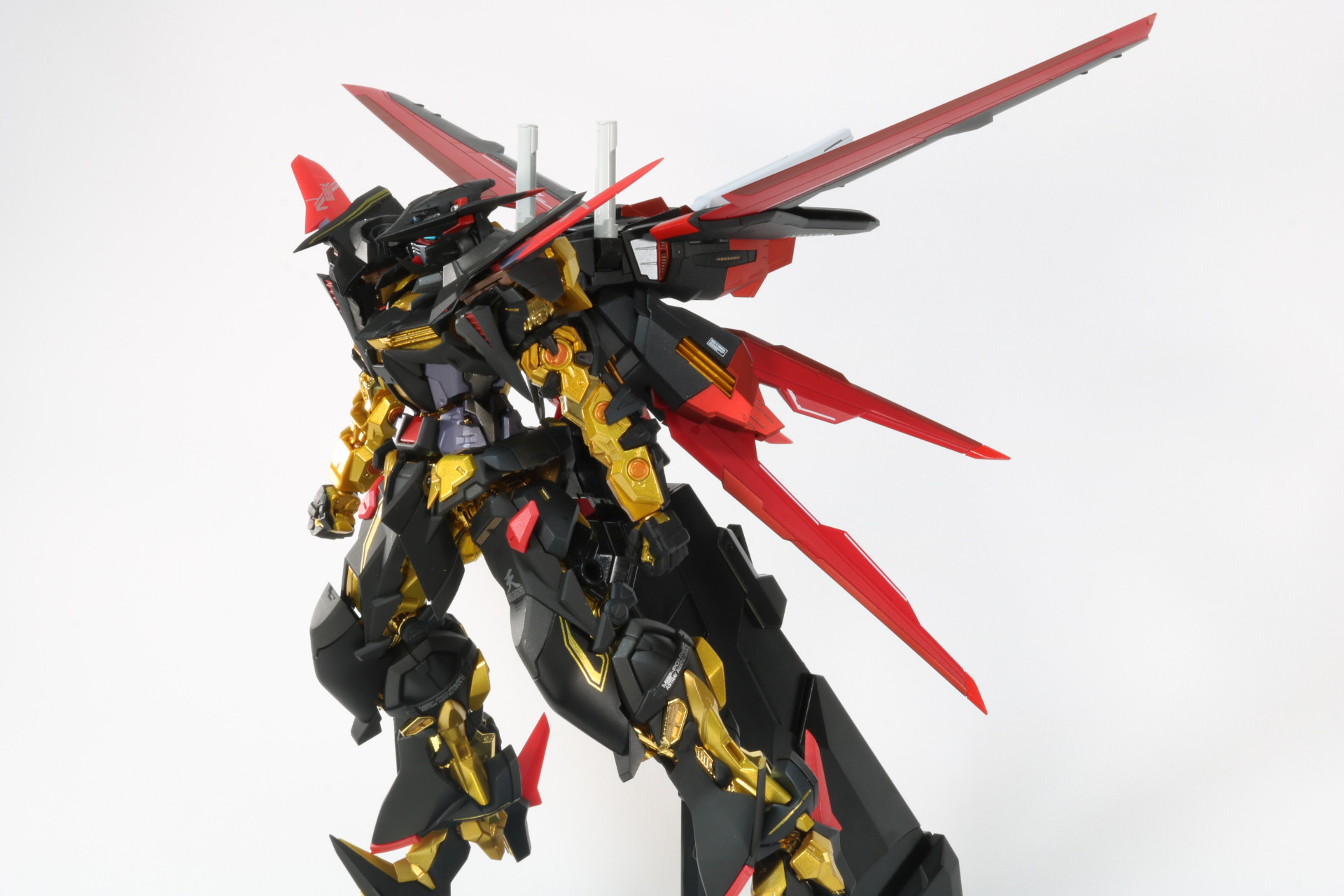 「エールストライカー」を装着（「METAL BUILDエールストライクガンダム」のものを使用しています）
