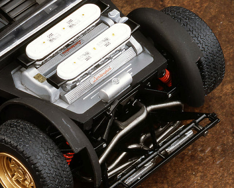 ハセガワ、プラモデル「ランボルギーニ ミウラ P400 SV “1971”」5月7日