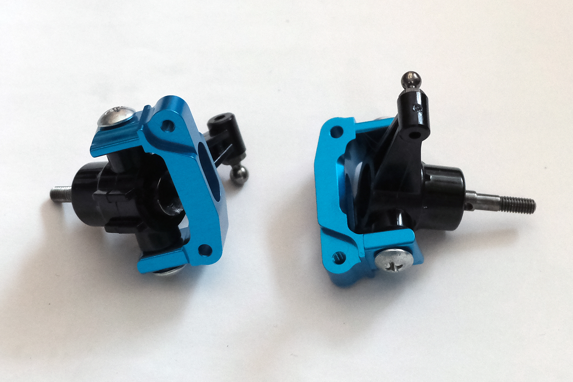 アルミハブキャリアとアップライトを組んだ状態。ガタつきが解消した