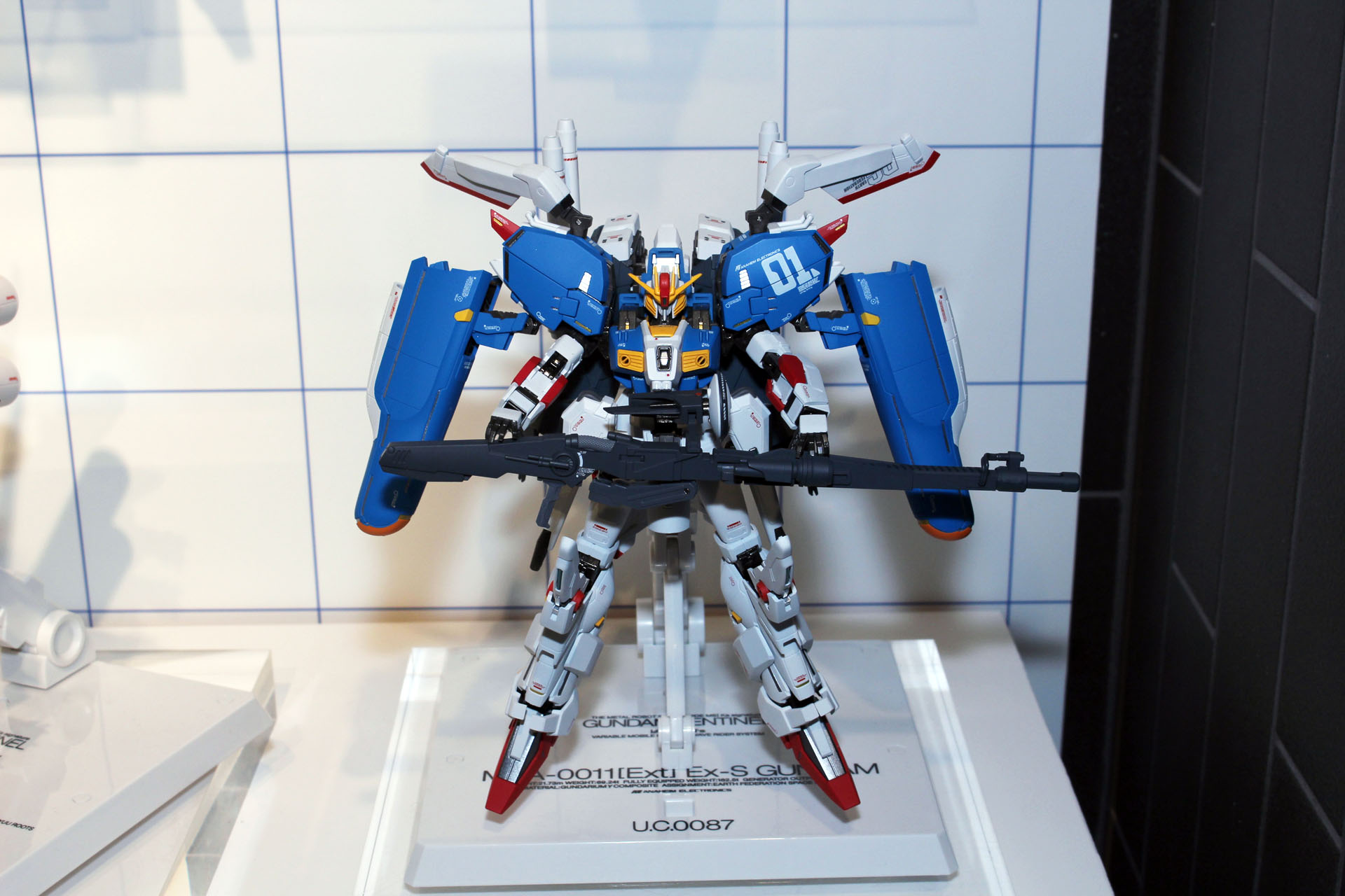 TAMASHII NATIONS TOKYOで開催中の「『機動戦士ガンダム 閃光のハサウェイ』公開記念 Ka signature特集展示」。カトキ氏がプロデュースする「Ka signature」シリーズが展示されている