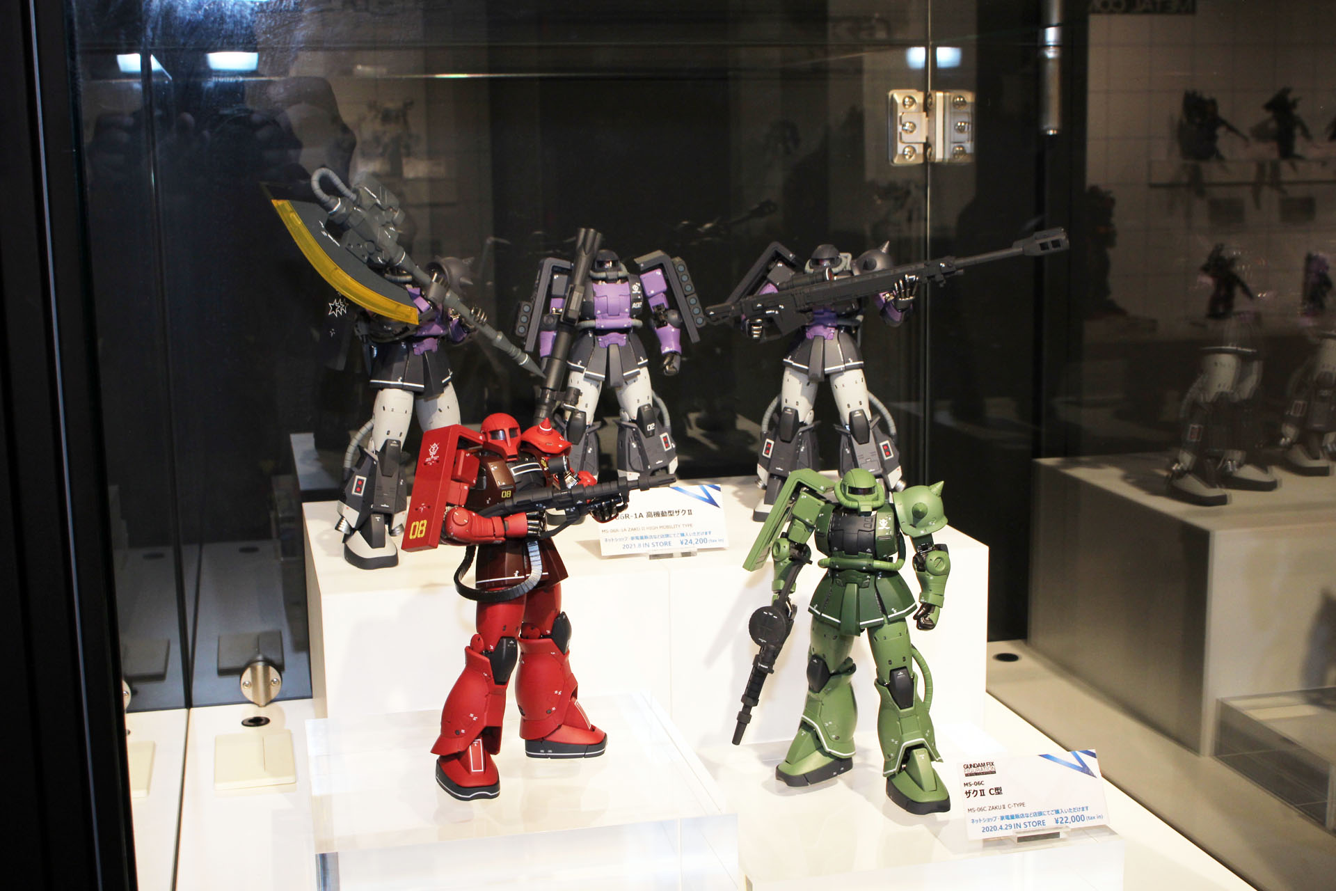 TAMASHII NATIONS TOKYOで開催中の「『機動戦士ガンダム 閃光のハサウェイ』公開記念 Ka signature特集展示」。カトキ氏がプロデュースする「Ka signature」シリーズが展示されている