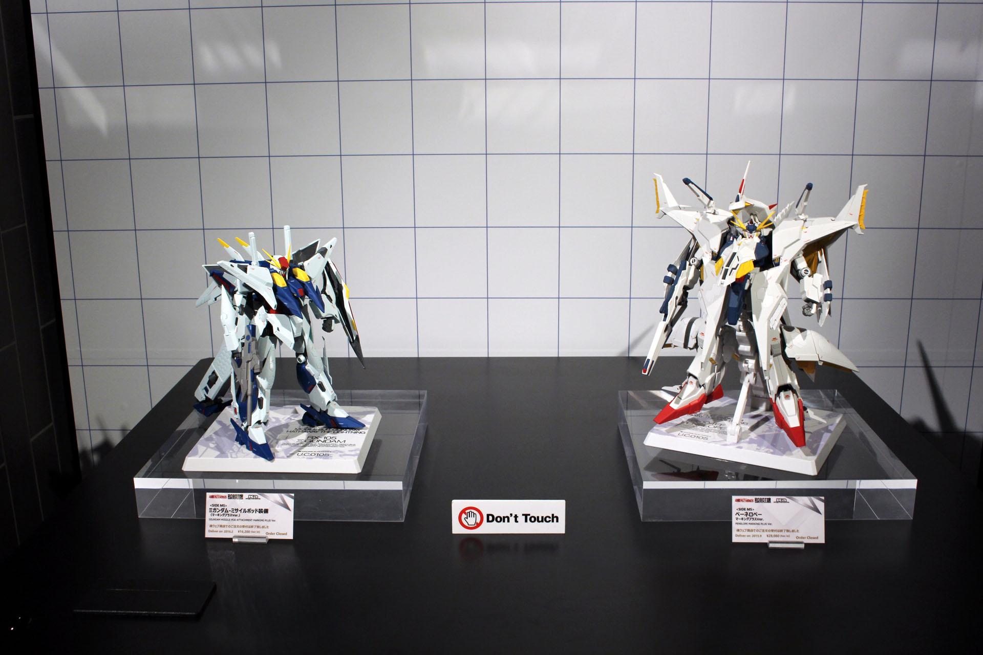 TAMASHII NATIONS TOKYOで開催中の「『機動戦士ガンダム 閃光のハサウェイ』公開記念 Ka signature特集展示」。カトキ氏がプロデュースする「Ka signature」シリーズが展示されている