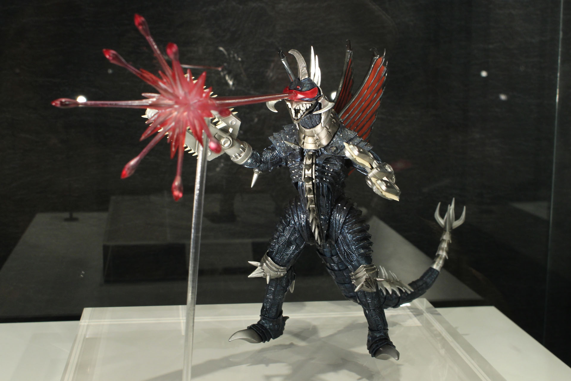 「S.H.MonsterArts ガイガン(2004)大決戦Ver.」。9月発送予定、価格は15,180円（税込、送料別）