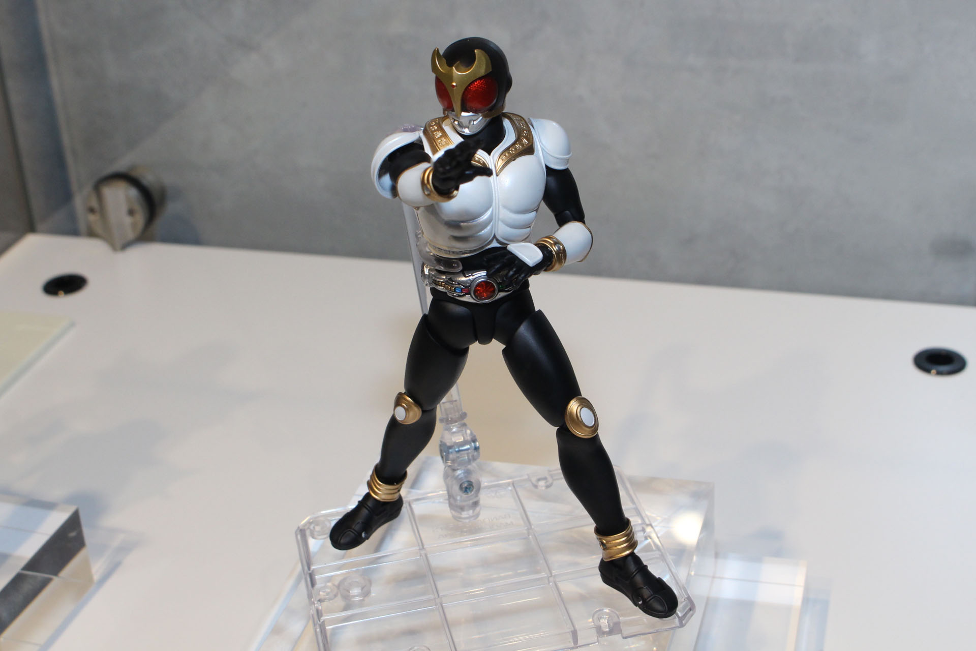 「S.H.Figuarts（真骨彫製法）仮面ライダークウガグローイングフォーム」