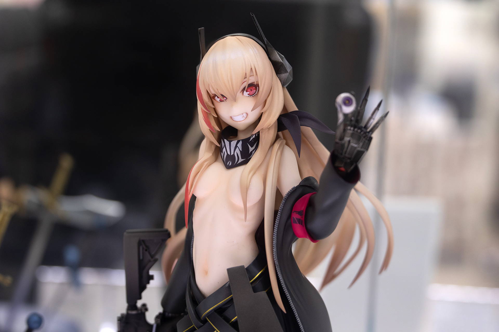 後ろ髪はやや風になびいてふんわりとしている。前髪の造形や色の塗り分けなども素晴らしい