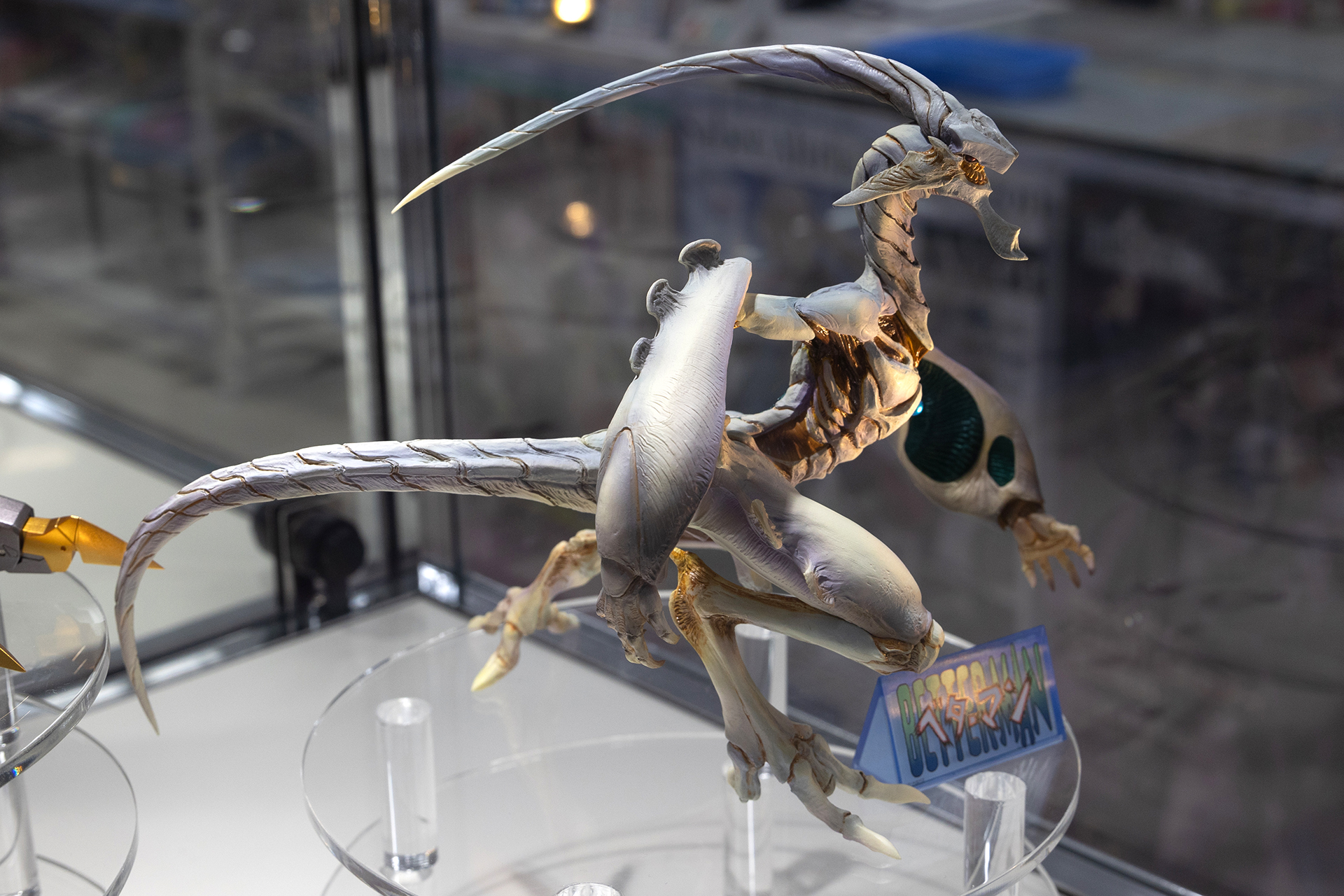 頭の先や尻尾など、すべてのラインがしなやかに見える