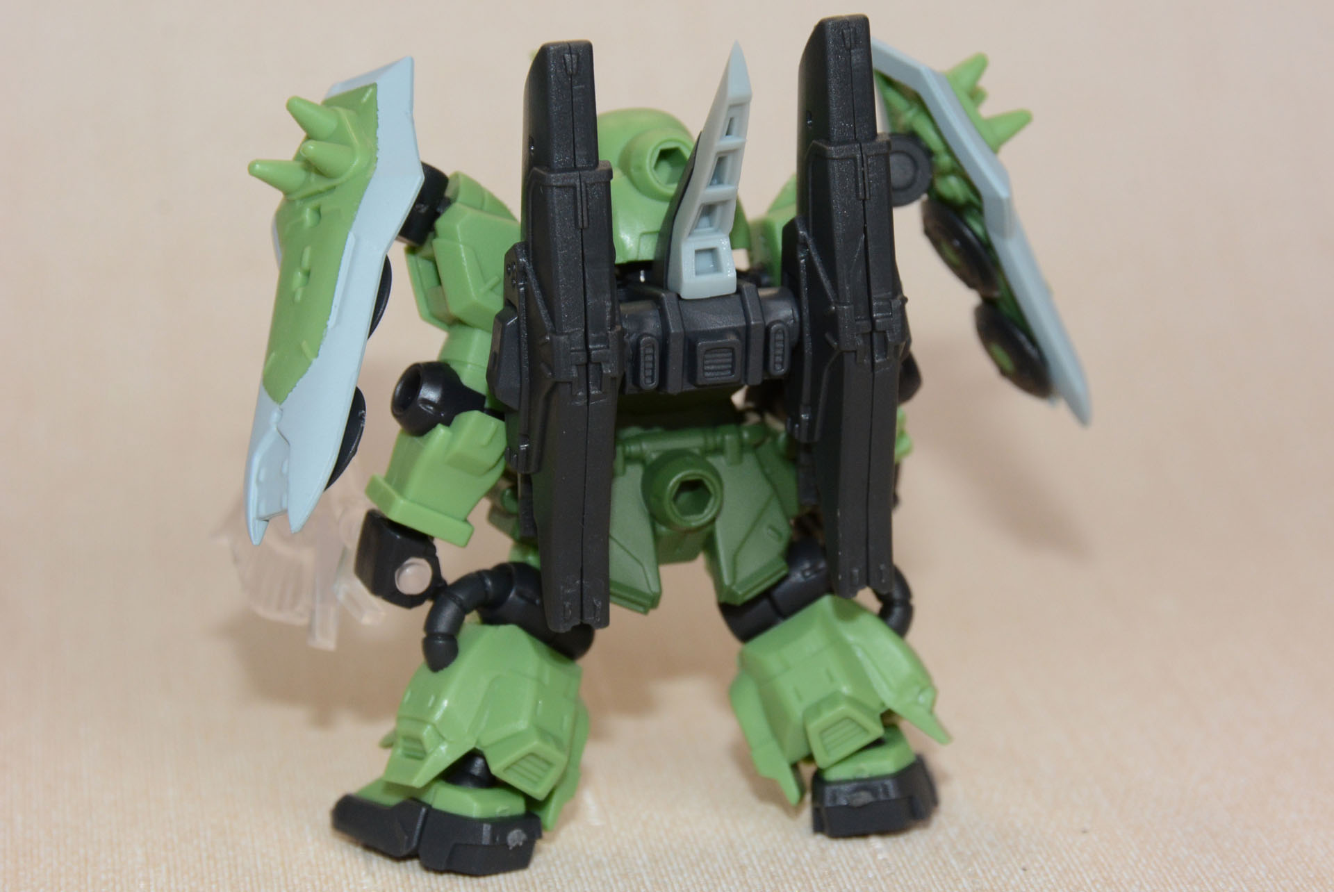 「プロトガンダム」をベースに「シルヴァ・バレト・サプレッサー」のパーツを組み込むことで最新鋭機にも見える