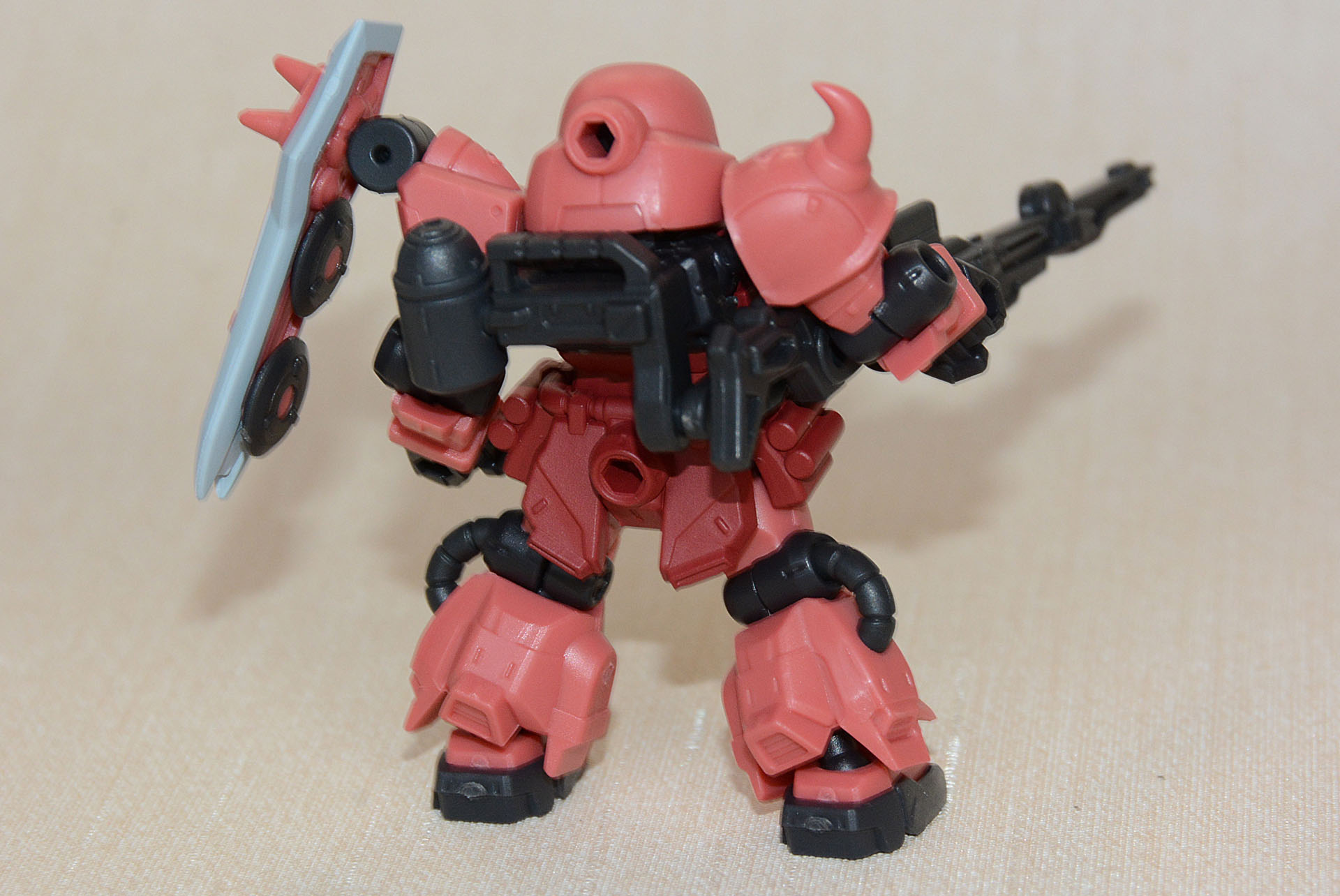 「機動戦士ガンダムSEED DESTINY」の序盤のヒロイン「ルナマリア・ホーク」専用の「ザクウォーリア」も登場。こちらも「武器セット」の「ガナーウィザード」を装備。オルトロス高エネルギー長射程ビーム砲目当てで回す人が多いかも！