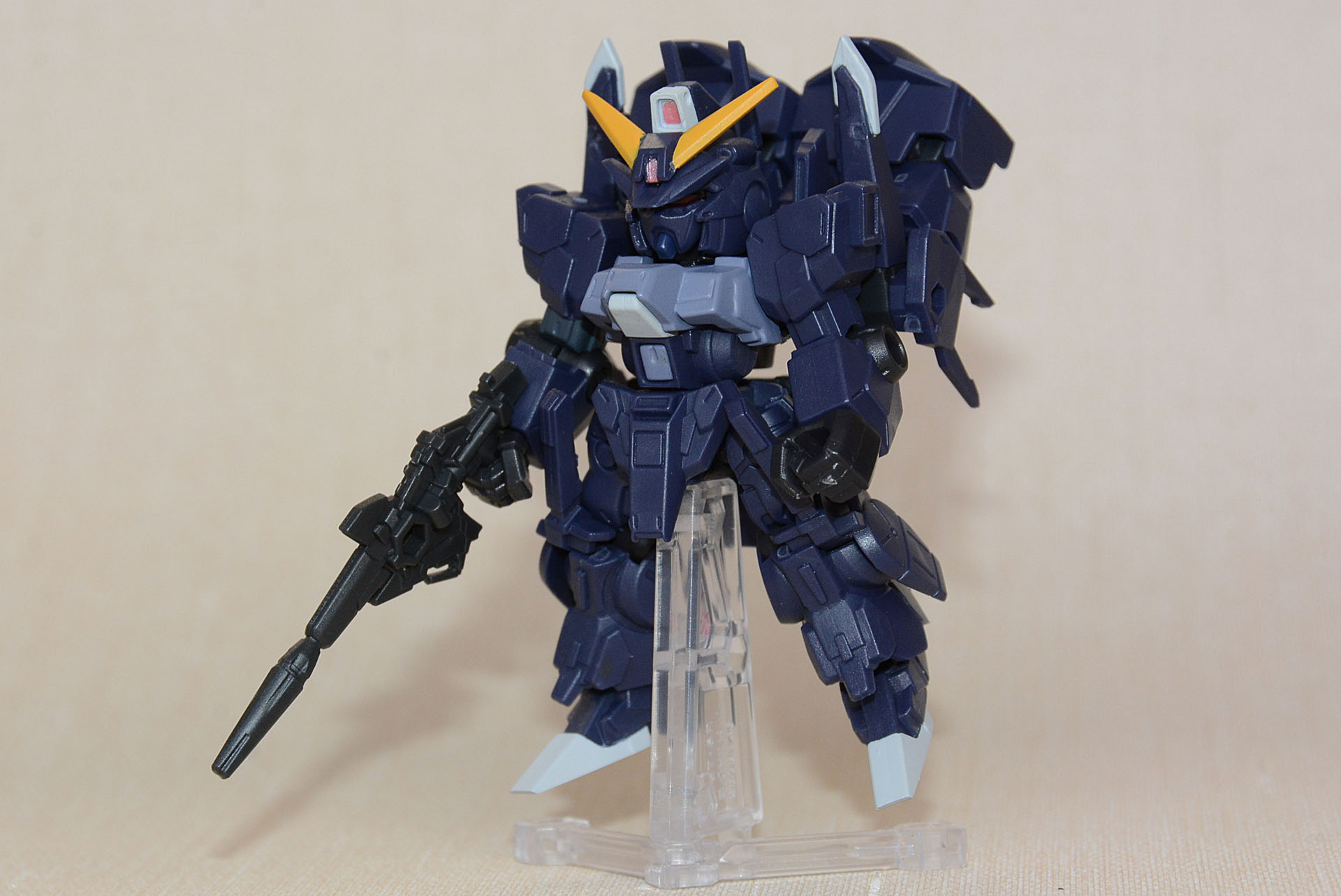「シルヴァ・バレト・サプレッサー」は「機動戦士ガンダムNT（ナラティブ）」のMS。一見するとガンダムだが、ベースはドーベンウルフだったりする