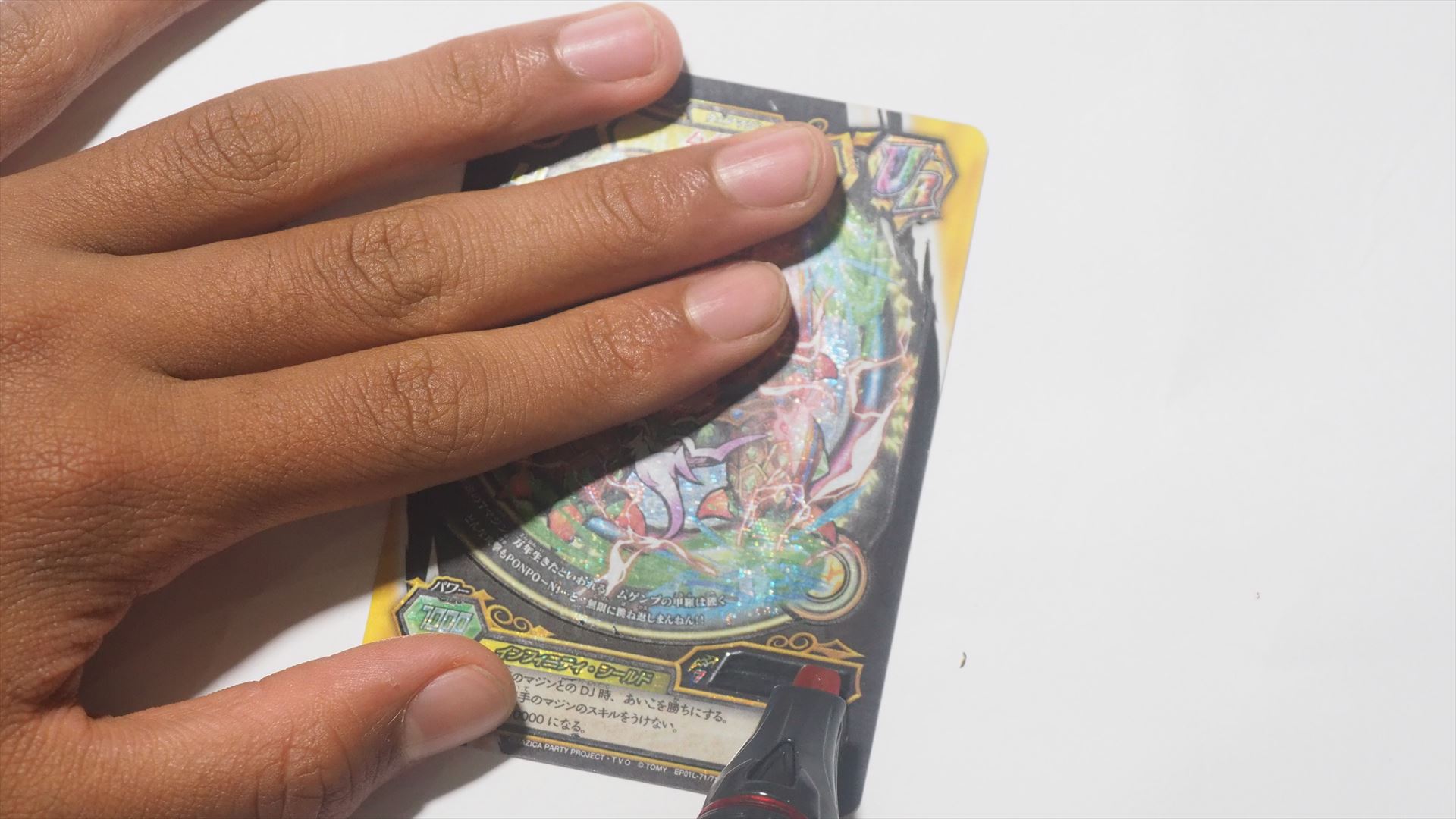 このマジカの右下のワンチャンスキルは、こすって温度を上げることで文字が読めるようになる