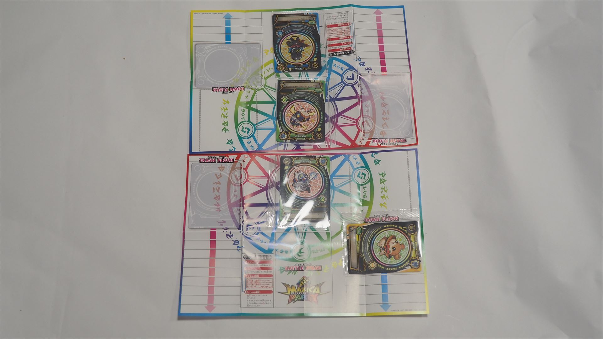 DJに勝利した方からマジンのスキルを発動、その後、負けた側のマジンのスキルを発動。さらにブックスキルを使う場合は、ブックスキルを発動し、バトルの判定を行なう。バトルに負けたマジンは右下のダウンフロアに移動