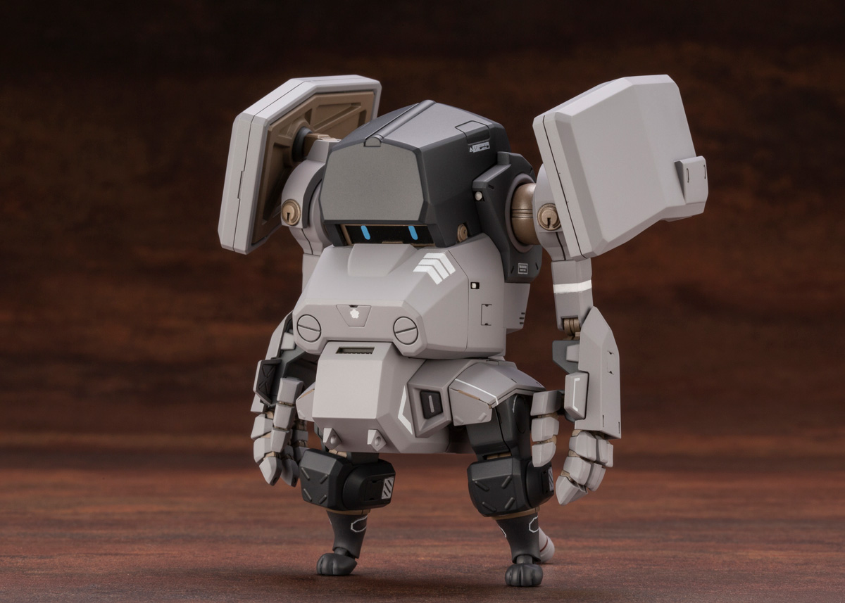 “なっちん専用成型色”の「ウェポンユニット05 バトルアックス・ロングライフル（生産終了品）」が付属