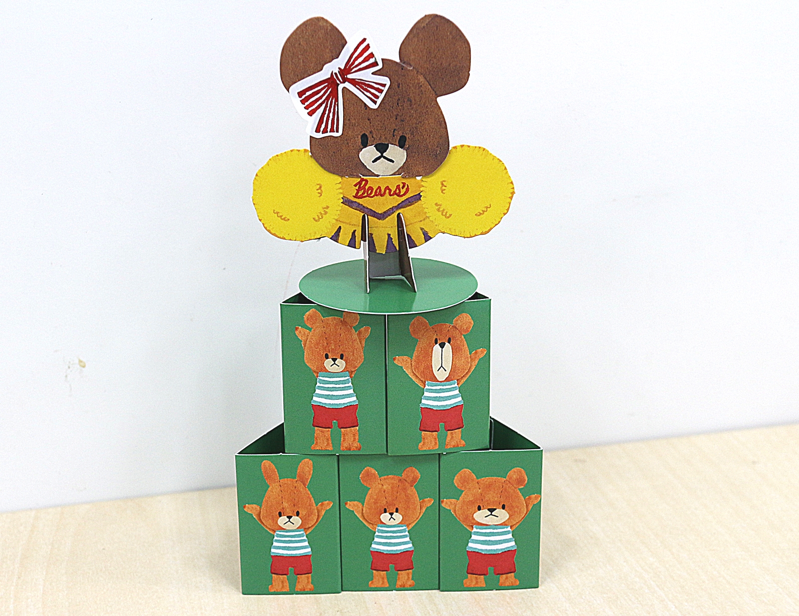 最後に丸い“プラットフォーム”（台座）を設置し、ジャッキーを乗せたら完成