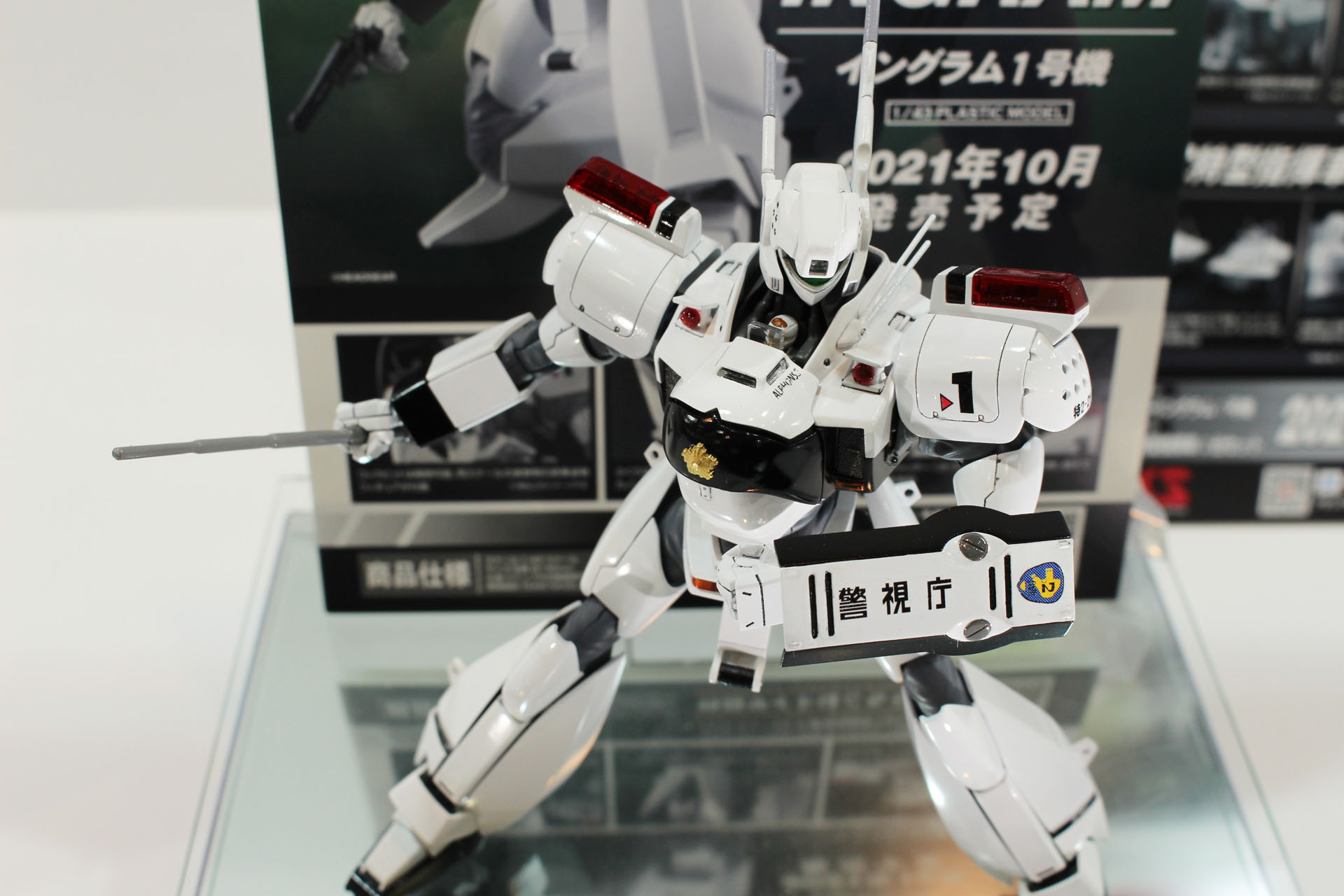 搭乗者の野明の頭部が見える。装備はスタンスティックとリボルバーカノンが付属