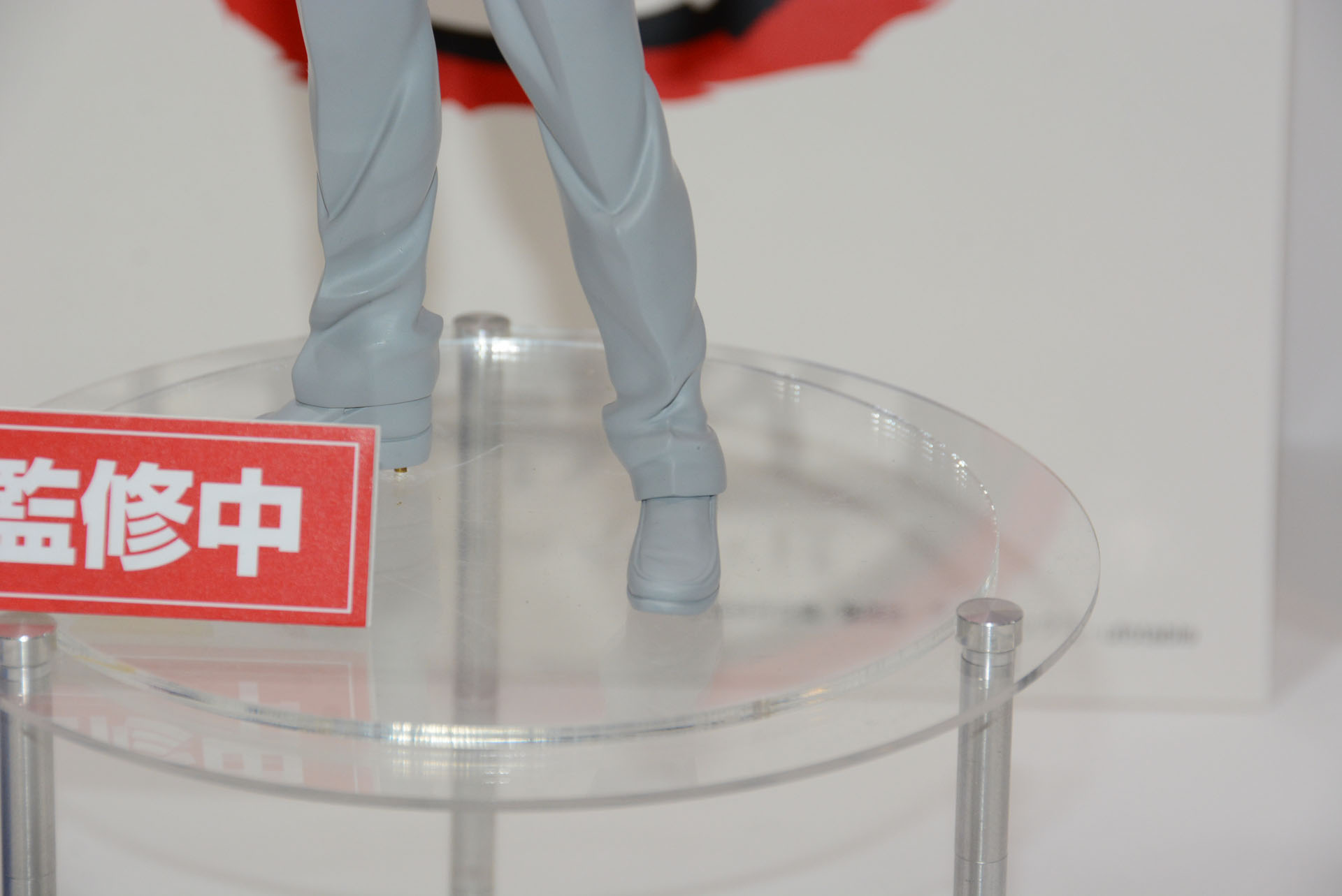 服のしわなど造形は細かいが、詳細な資料を参考にしたものだという