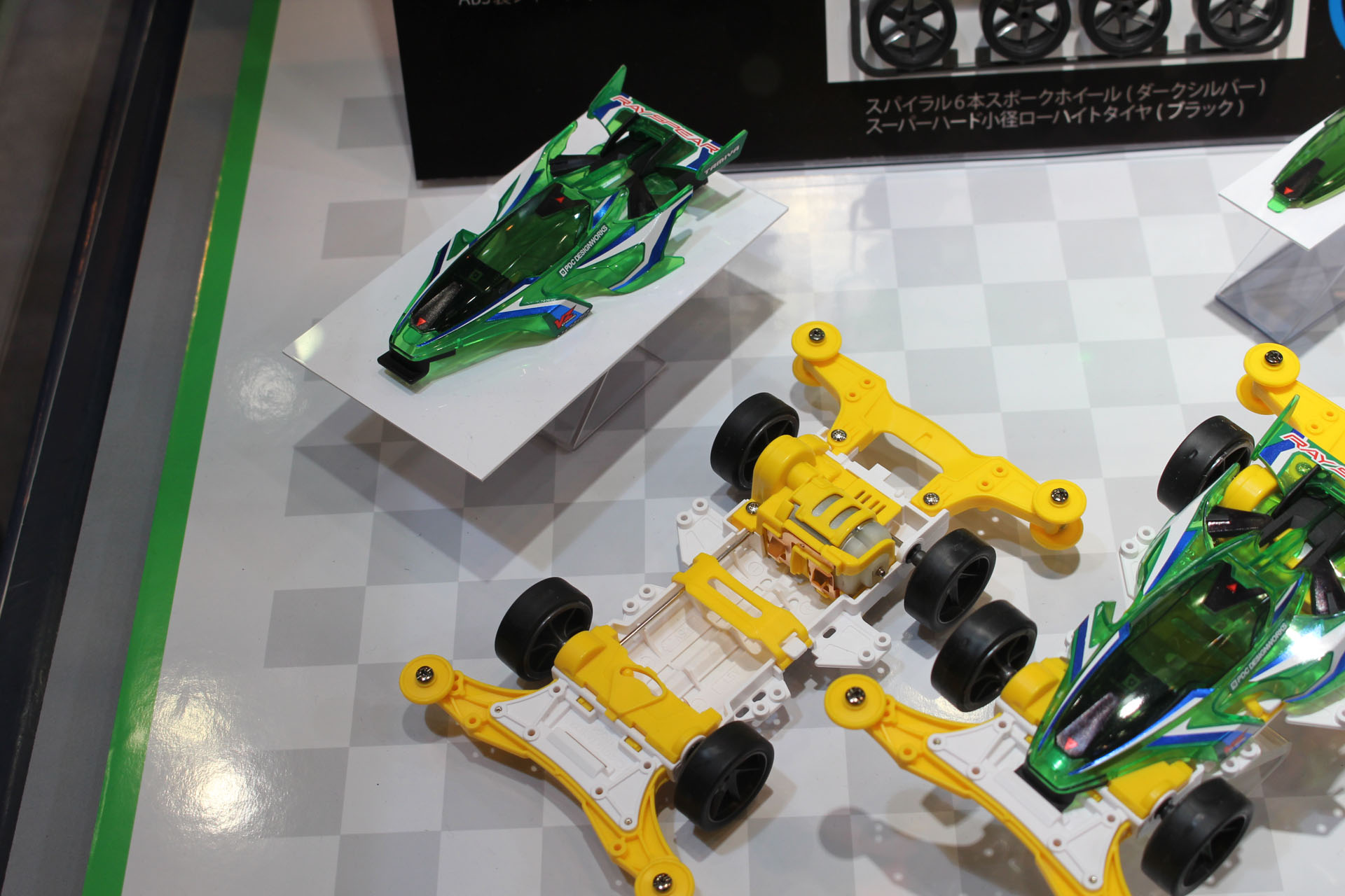 ホワイト/イエローのVZシャーシの色指定も、もちろんやまざき氏によるもの