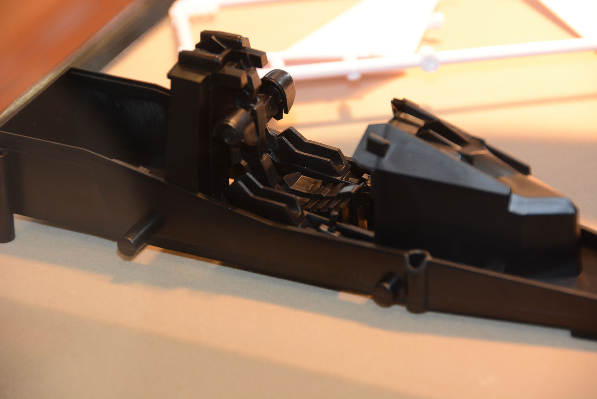 実は明確な全体設定がないというコクピット。1/20で再現するからこそ必要な情報といえるかもしれない