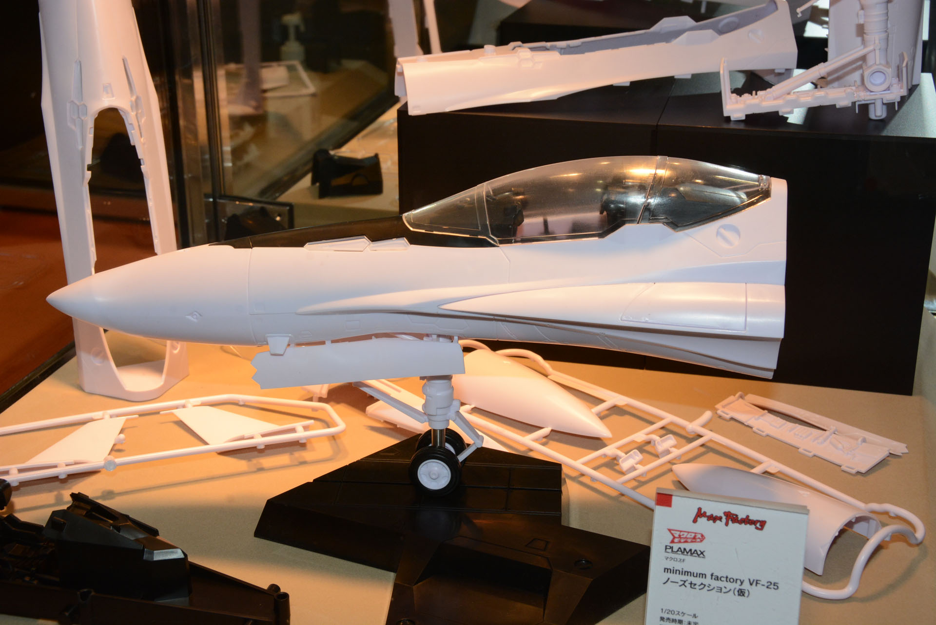 ディテールをむやみに足すのではなく、設定を活かす方向とのこと。それでもこの大サイズはとても楽しい