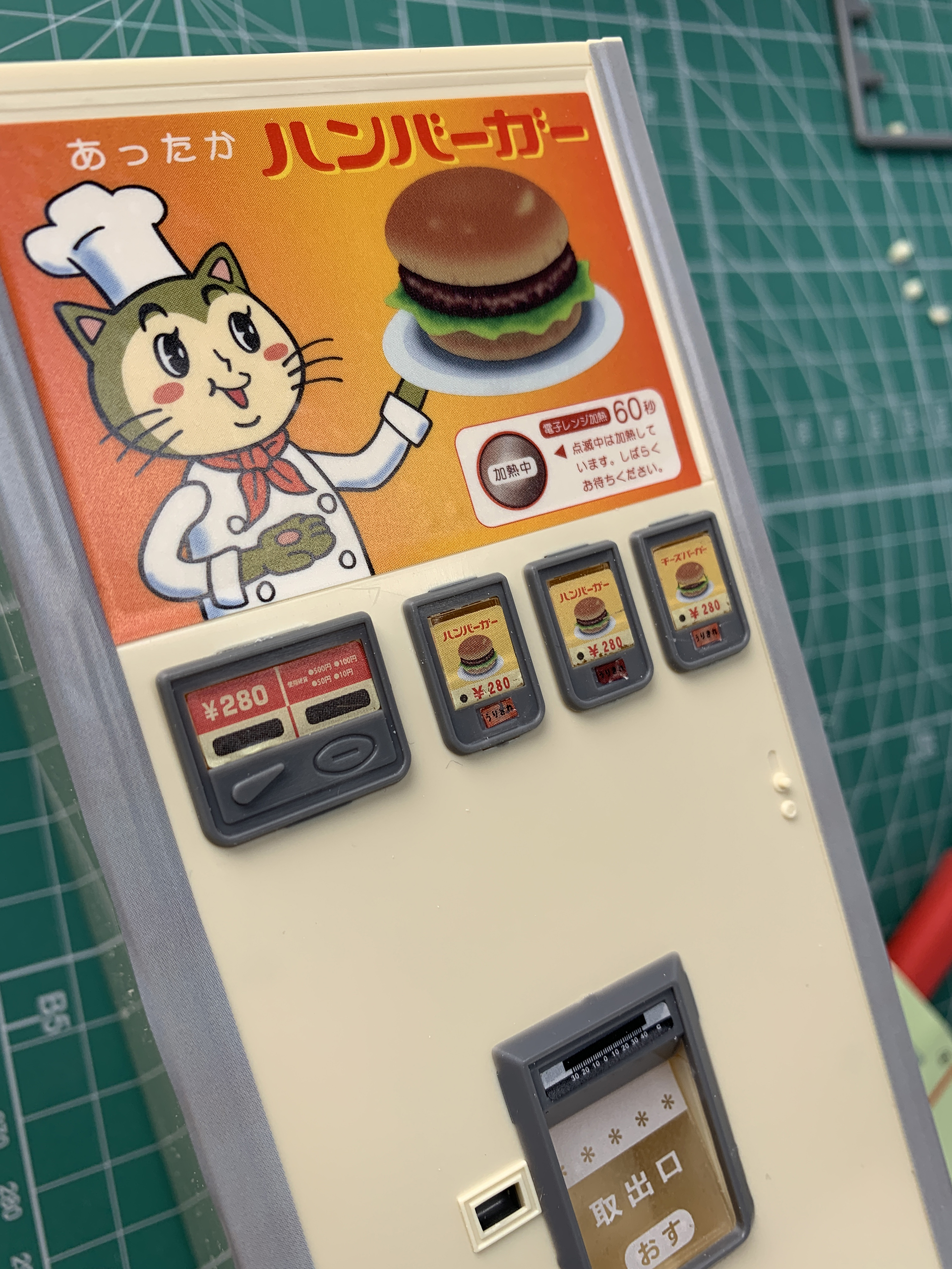 すべてのカールを貼り終えたところ。左右の金属部分のシールは、形状的にやや剥がれやすいかもしれません