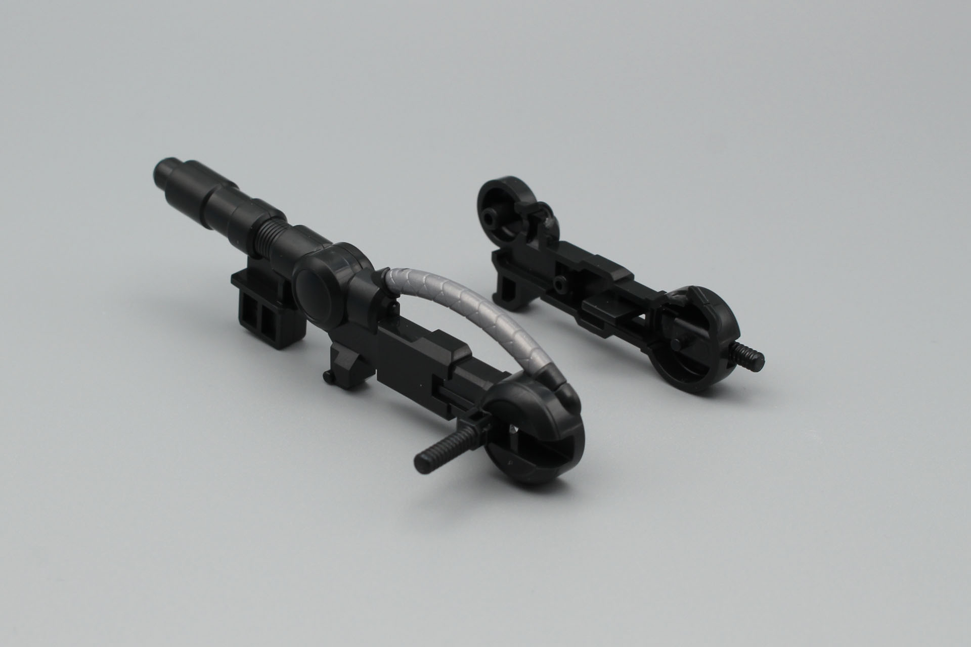 銃のセンサー部分となるパーツ。本体変形時の可動パーツがある