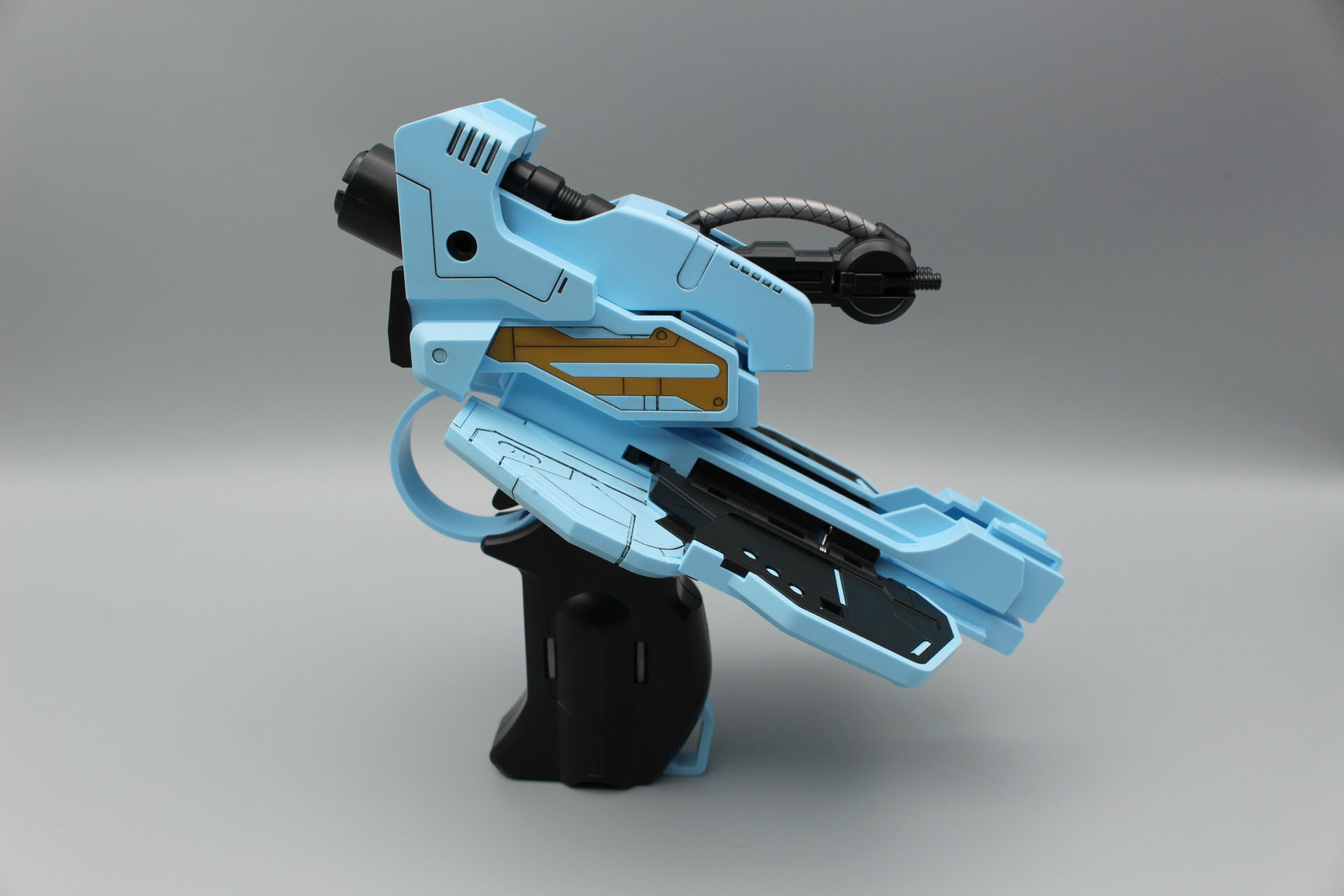 カバーガンフレームを取り付けた状態。だいぶ形になってきた