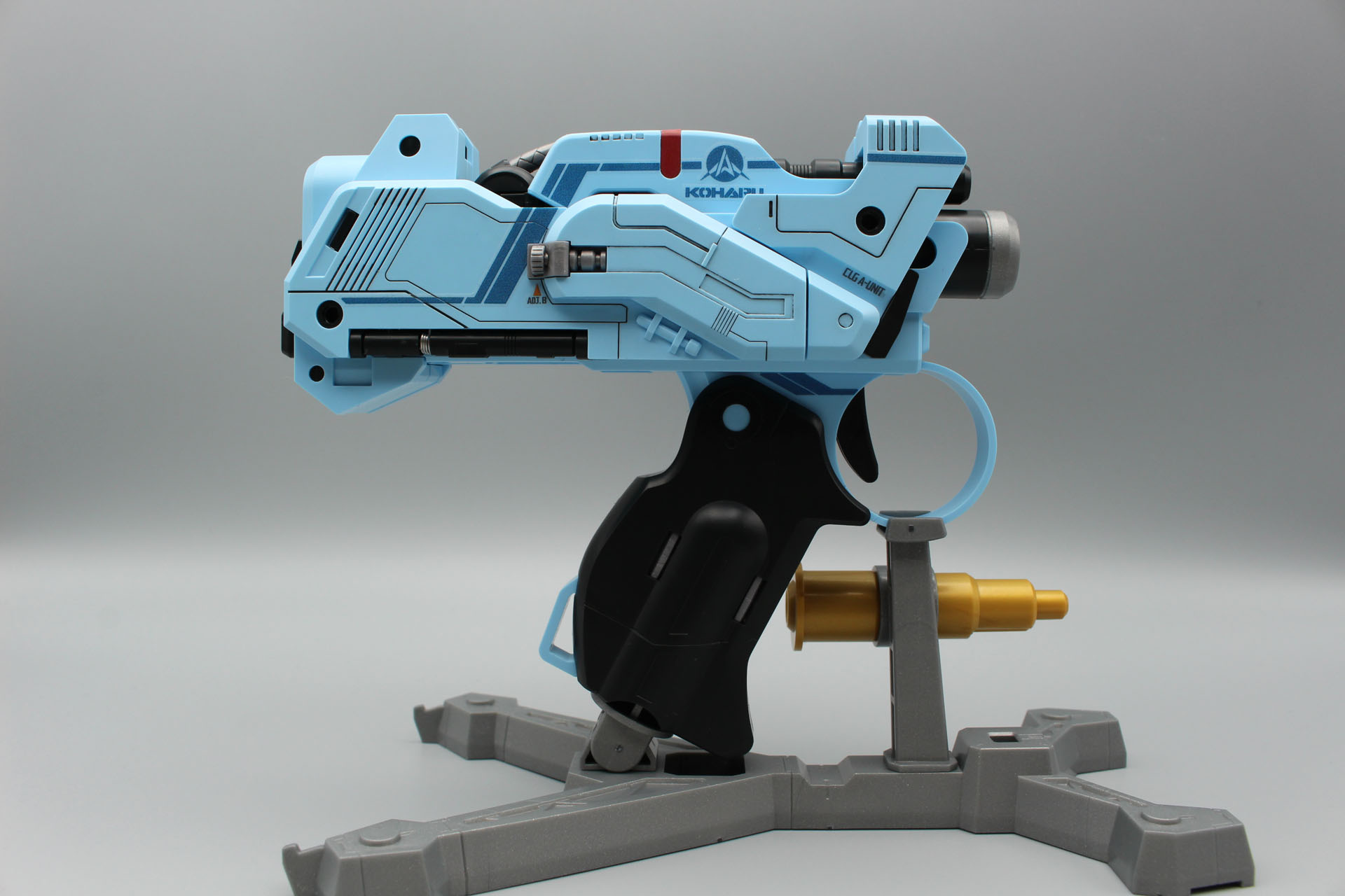 反対側にはマークはない。トリガーはスプリングで可動する